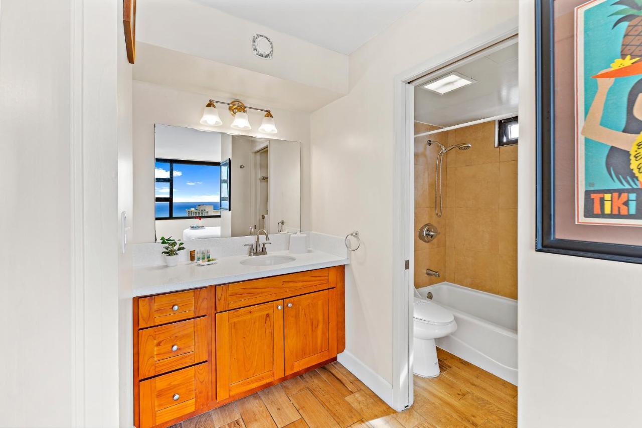 Waikiki Banyan 1Br With Great Ocean Views, Steps To Beach & Parking! Гонолулу Экстерьер фото