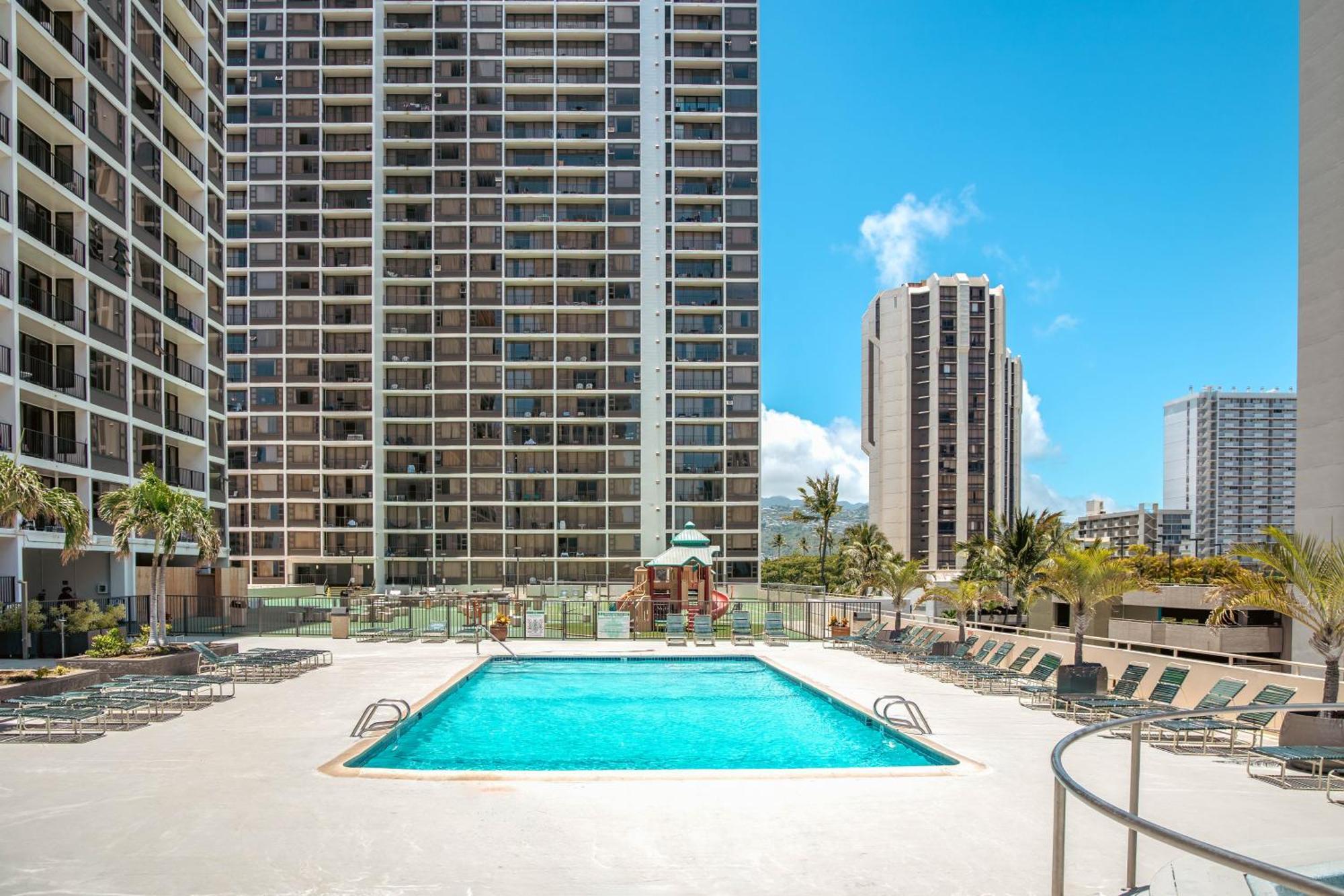 Waikiki Banyan 1Br With Great Ocean Views, Steps To Beach & Parking! Гонолулу Экстерьер фото