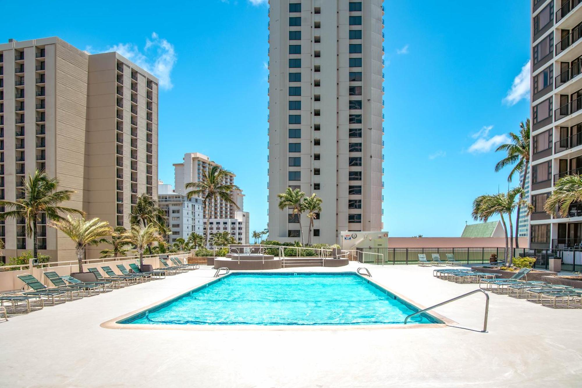 Waikiki Banyan 1Br With Great Ocean Views, Steps To Beach & Parking! Гонолулу Экстерьер фото