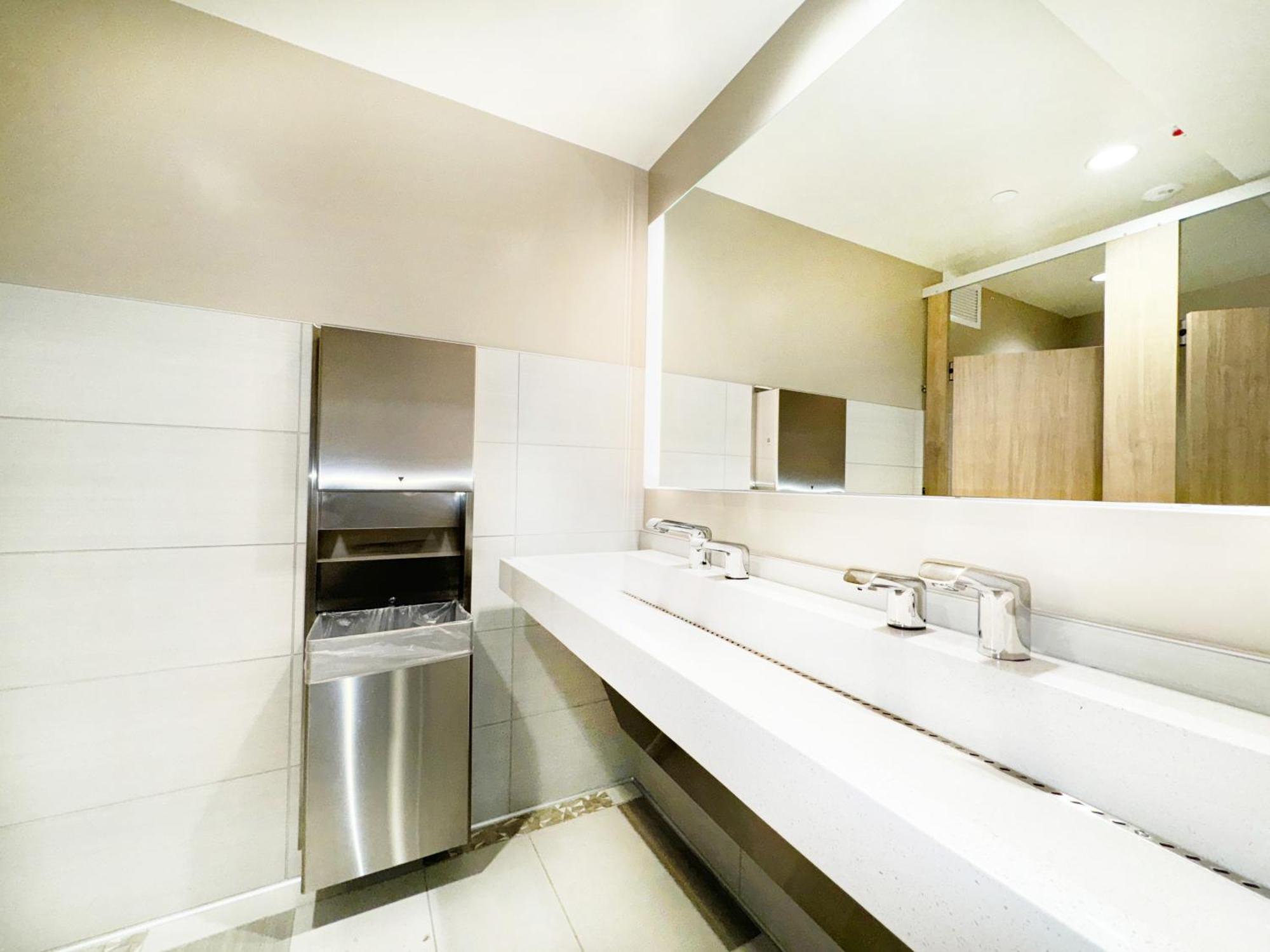 Waikiki Banyan 1Br With Great Ocean Views, Steps To Beach & Parking! Гонолулу Экстерьер фото